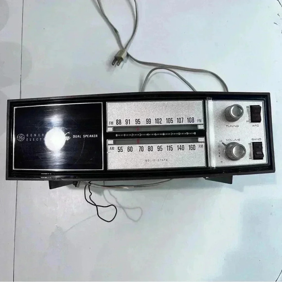 Vintage General‎ Electric T285C Nutmeg Desktop AM/FM Radio Works MCM Style - Picture 2 of 10